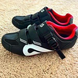 Peloton Cycling shoes size 40 unisex fits like size 8.5 with cleats!